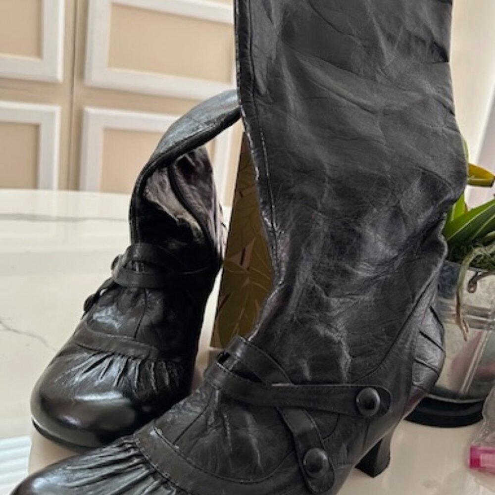 Sofft High Black Leather Boot